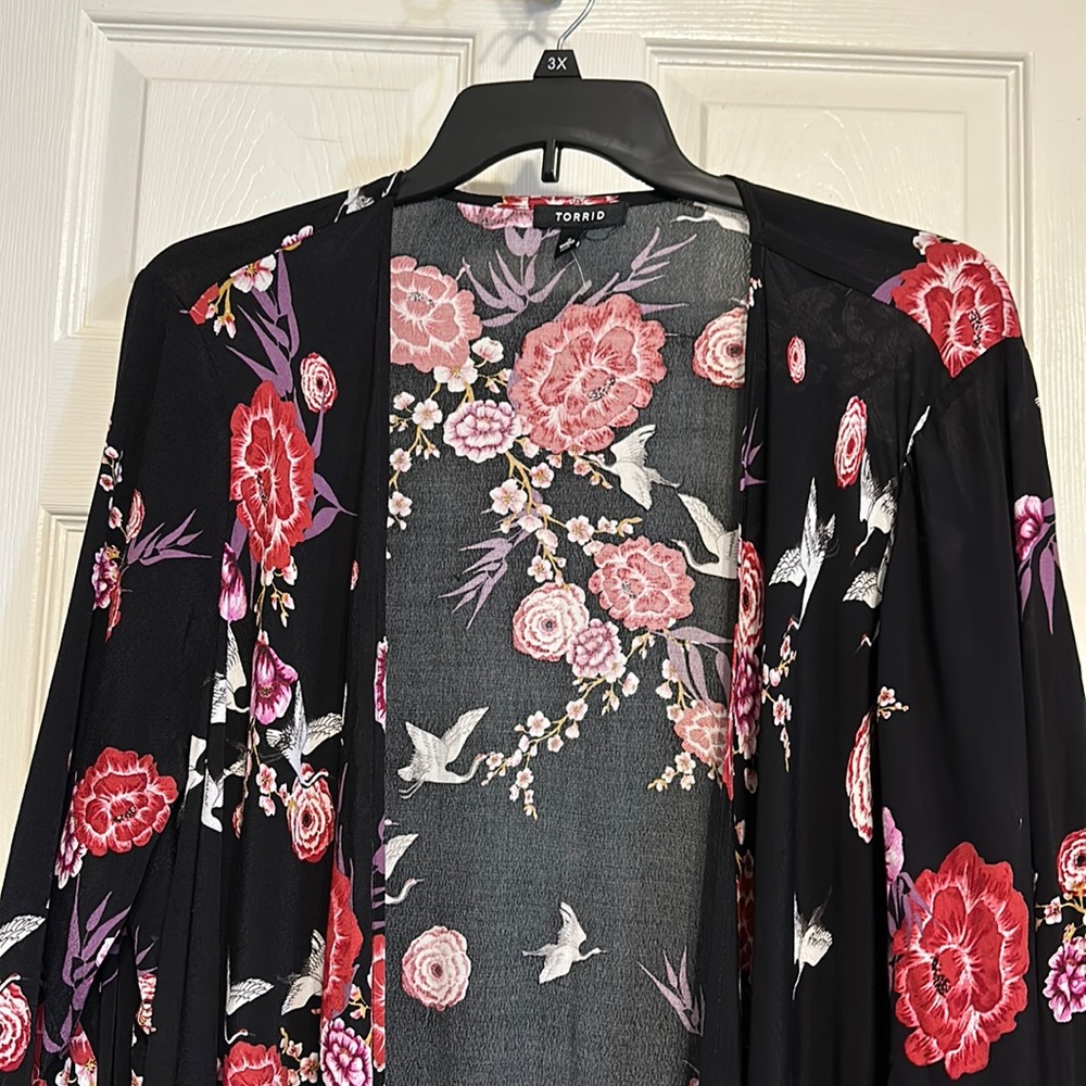 TORRID plus size 3 black floral print kimono/duster with black fringe edging